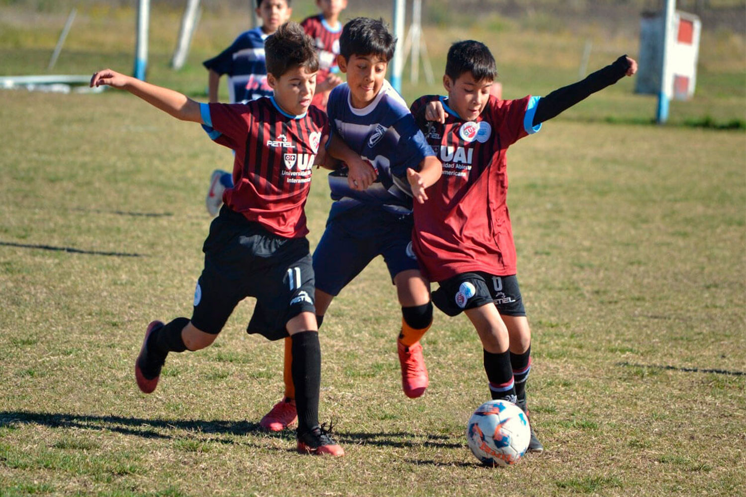 Burzaco F.C on X: Esta mañana Independiente de Burzaco y Burzaco Fútbol  Club organizaron una jornada de amistosos para las categorías Pre-Mini,  Mini y Pre- Infantiles con el objetivo de sumar minutos