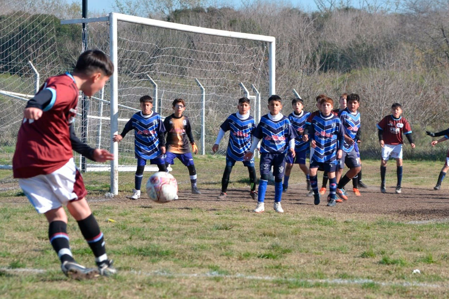 Burzaco F.C on X: Esta mañana Independiente de Burzaco y Burzaco Fútbol  Club organizaron una jornada de amistosos para las categorías Pre-Mini,  Mini y Pre- Infantiles con el objetivo de sumar minutos
