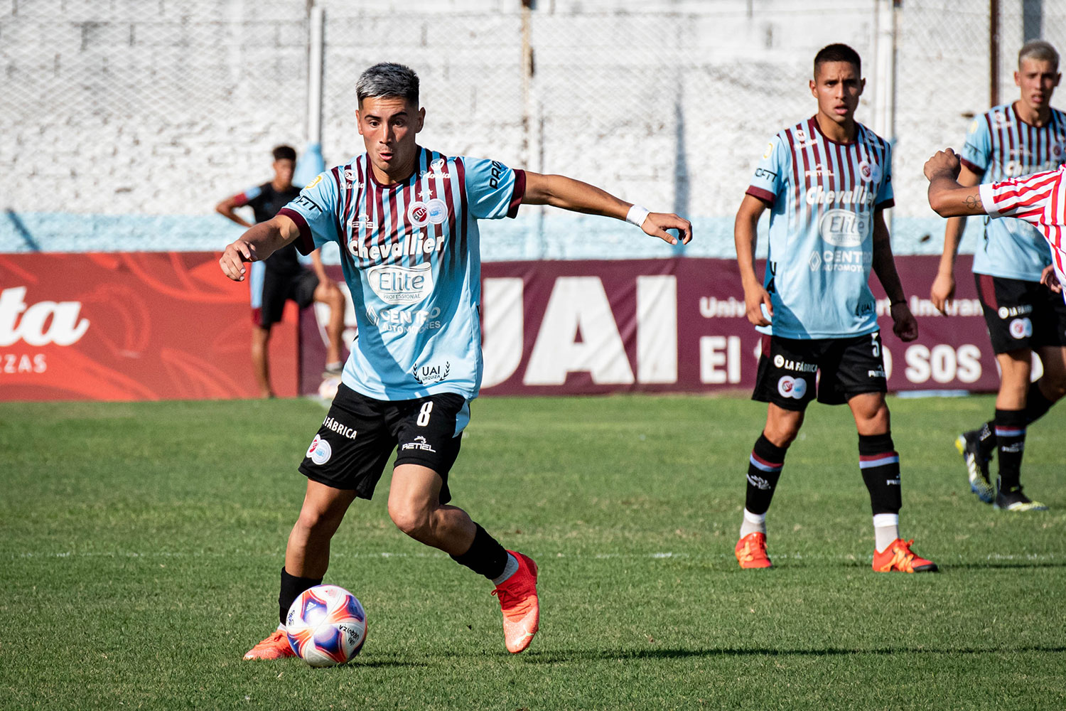 Club Deportivo UAI Urquiza - #FutbolJuvenil ¡Sumate al Furgón! . El Club  Deportivo UAI Urquiza realiza prueba de jugadores todos los lunes,  miércoles y viernes. Para los entrenamientos en Rancho Taxco saldrá