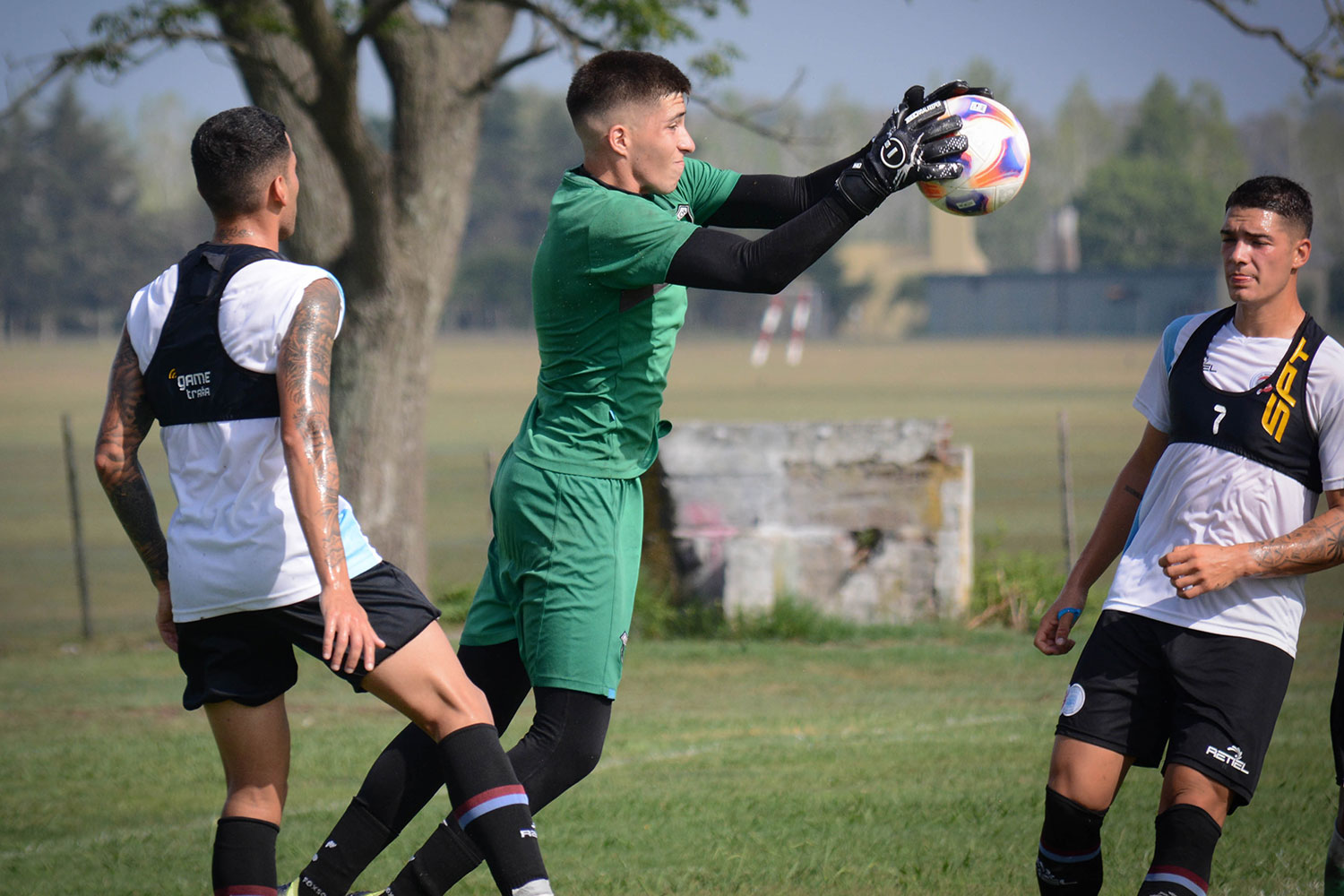 Club Deportivo UAI Urquiza - #FutbolJuvenil ¡Sumate al Furgón! . El Club  Deportivo UAI Urquiza realiza prueba de jugadores todos los lunes,  miércoles y viernes. Para los entrenamientos en Rancho Taxco saldrá