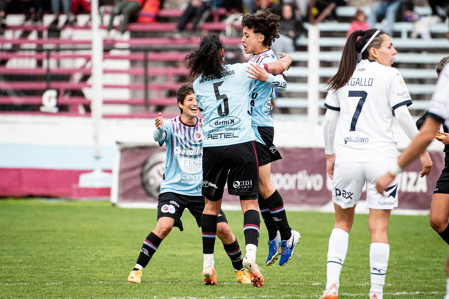 UAI Urquiza y sus éxitos en el fútbol femenino