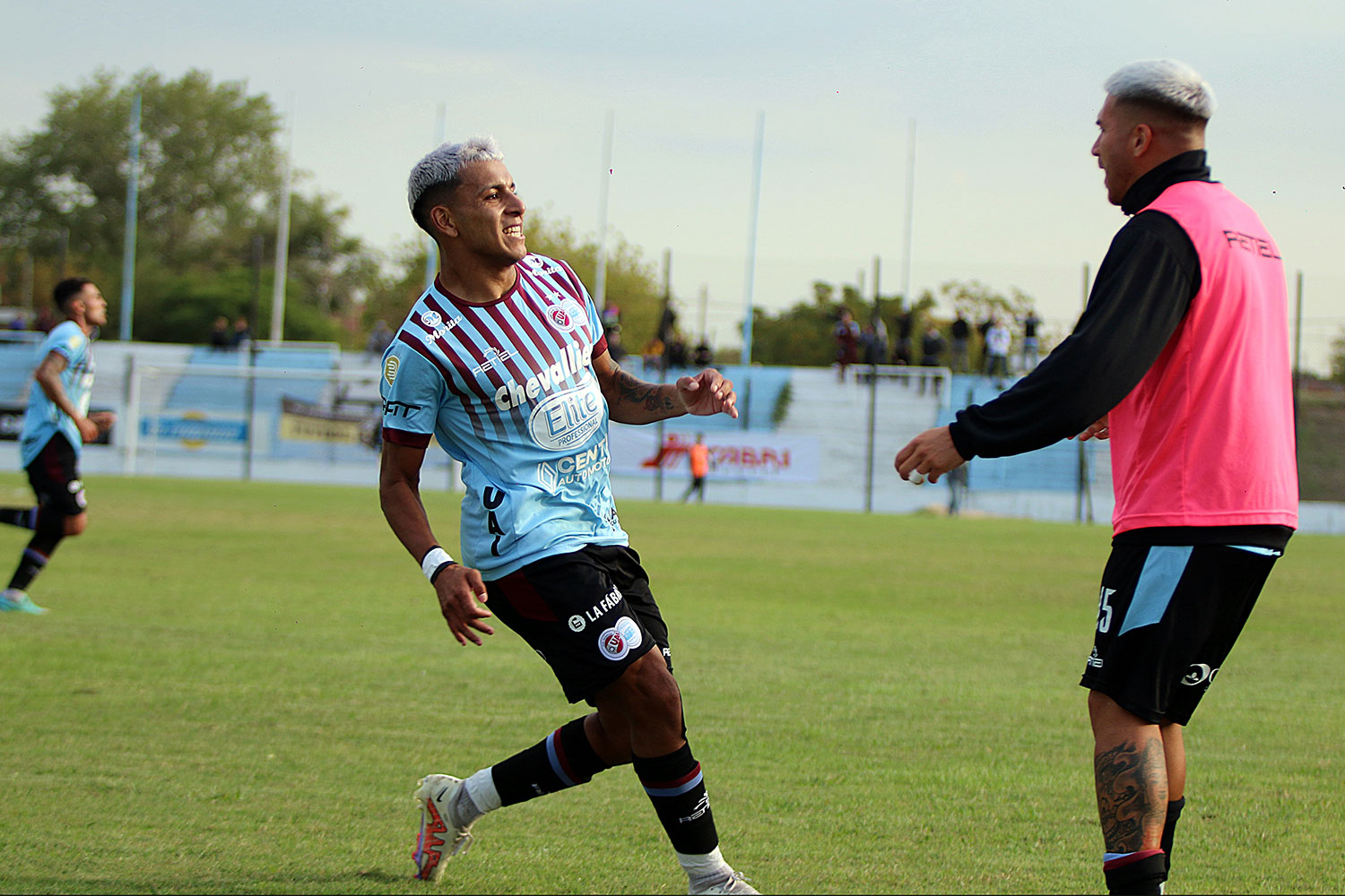 Deportivo Merlo se impuso ante UAI Urquiza en la continuidad de la fecha de  la Primera B - Desde La Ventana Salta - Argentina