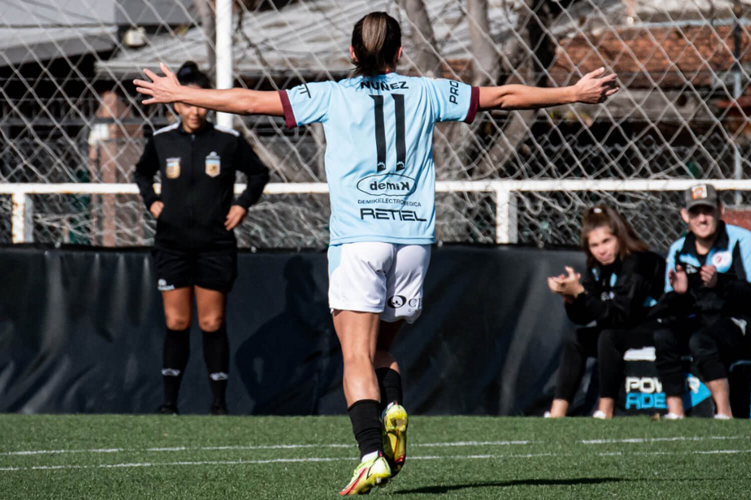 UAI Urquiza on X: 🚂 ¡Aceptamos el desafío @AmericaCaliFem! 🤝⚽️ 1.  Escudo. 2. Entrenador/a. 3. Festejo. 4. Jugadoras. 📌 Nominamos a: 🇧🇷  @Palmeiras 🇪🇸 @VCF_Femenino 🇪🇸 @FundaAlbaFem 🇦🇷 @RiverPlate   / X